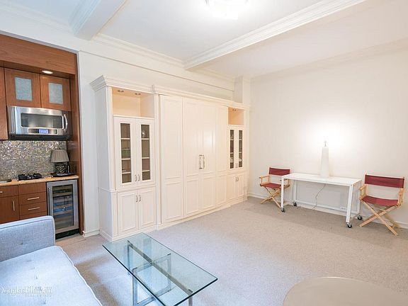 4th image of 339 E 58th St APT 1G