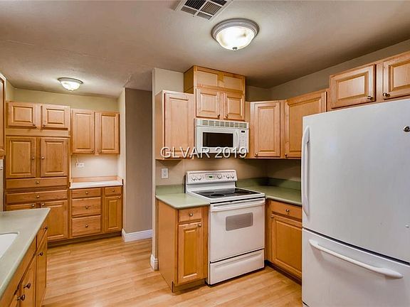 5th image of 653 Greenbriar Townhouse Way