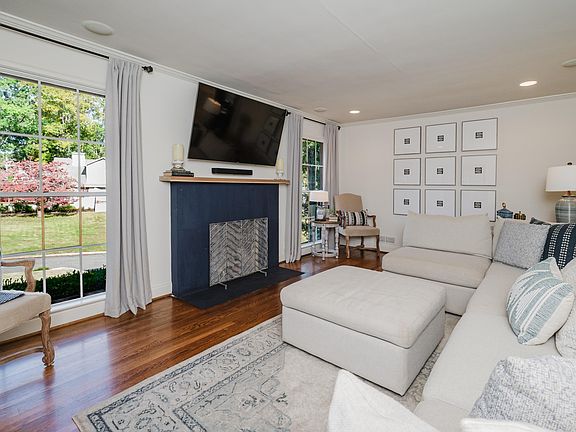 5th image of 703 Fairfax Dr