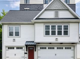 1812 N Warren Ave #1, Milwaukee, WI