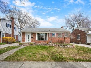 22641 Edgewood St, Saint Clair Shores, MI
