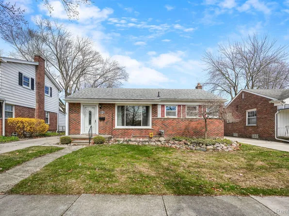 22641 Edgewood St, Saint Clair Shores, MI 48080