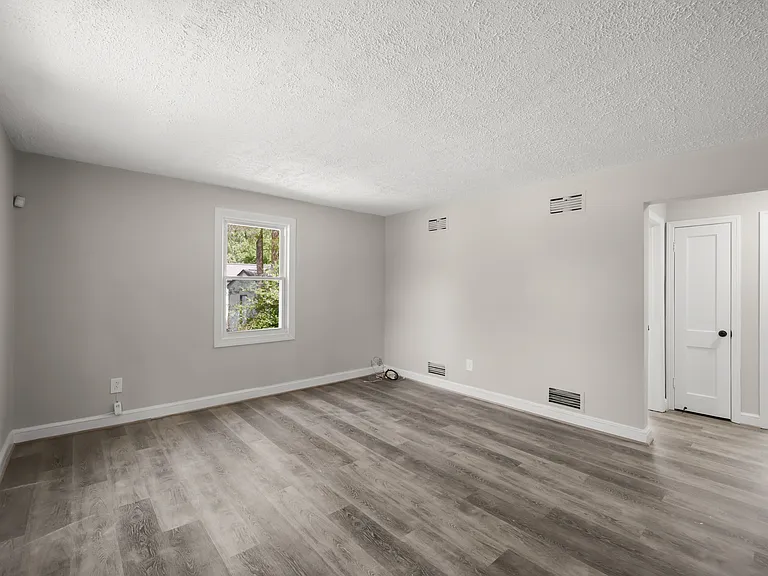 7520 Burgess Ln — Photo 25