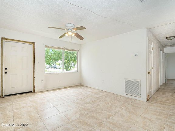 4th image of 5061 Walker Ave