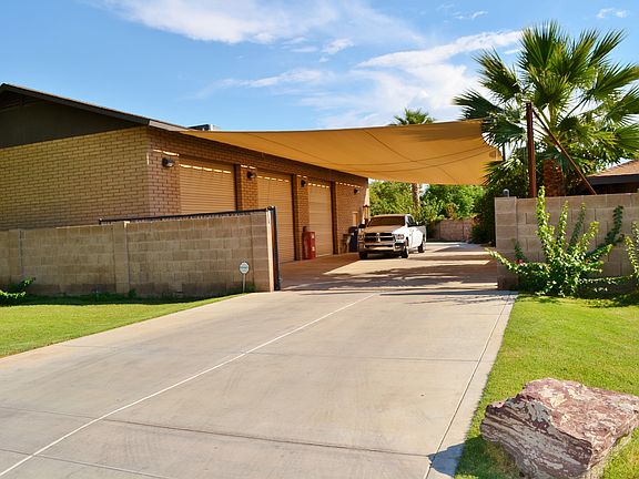 Gated driveway-7 car garage
