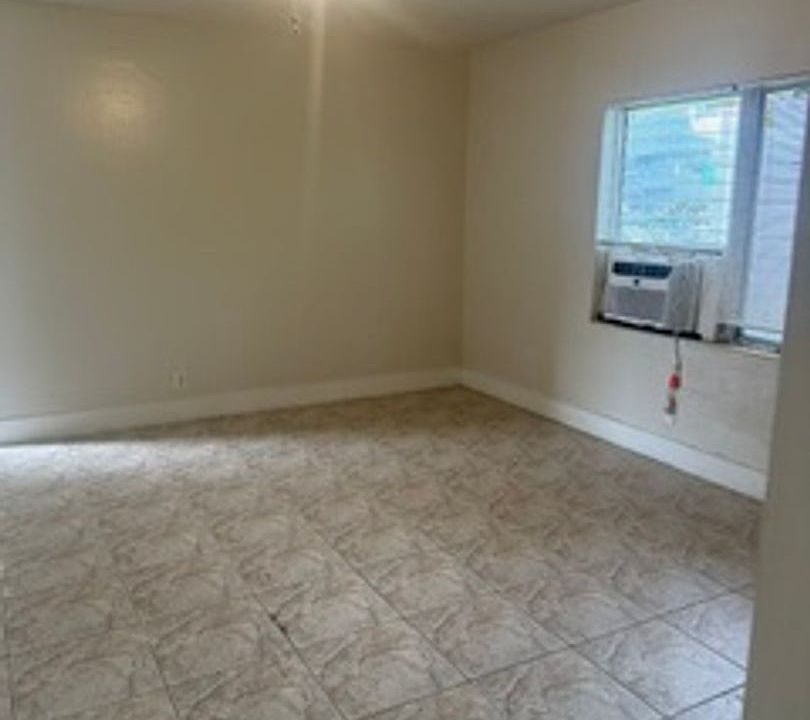 2nd image of 2342 N Federal Hwy #3