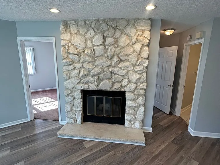 1205 Tiffany Ln #G — Photo 4