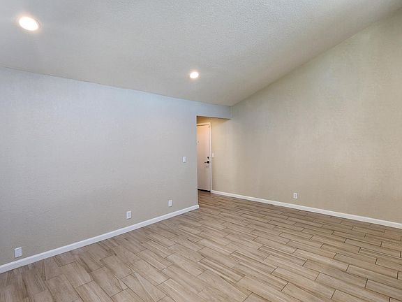 4th image of 2222 I St APT 13