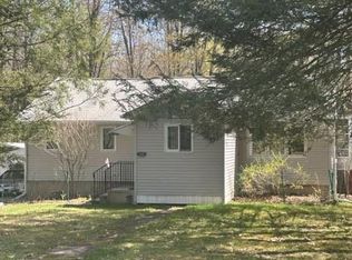 103 Wallenpaupack Dr, Greentown, PA 18426