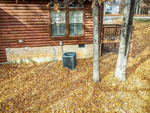 5th image of 324 Deer Trail Dr