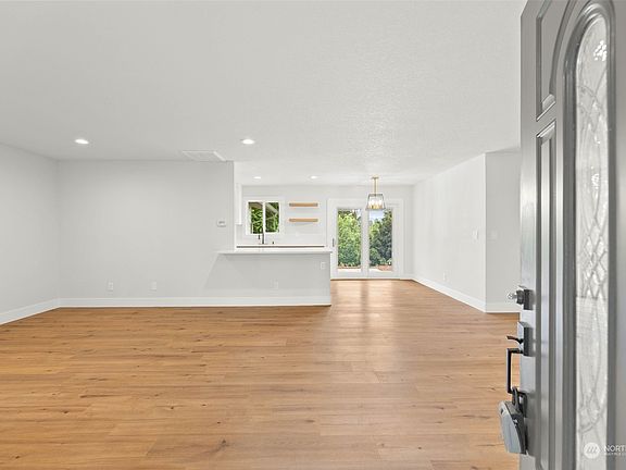 3rd image of 209 Yelton Drive