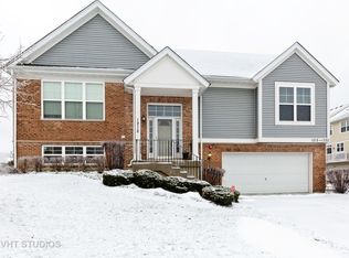1212 Tuscany Dr, Streamwood, IL 60107