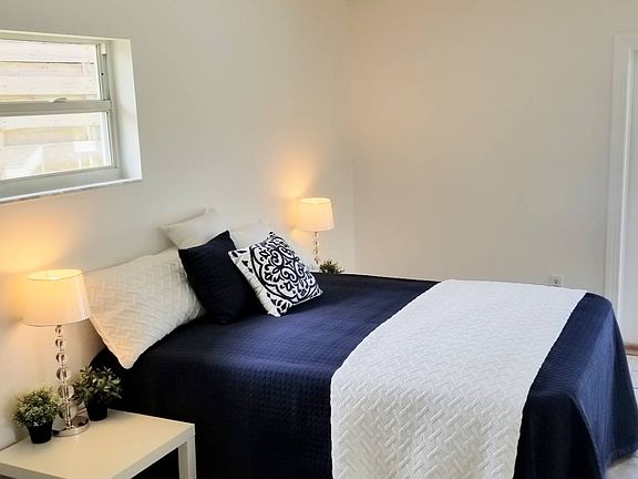 3rd image of 3424 Dunbar Dr