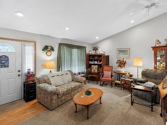 3rd image of 3658 Apple Valley Dr