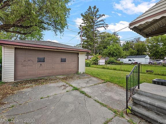 5th image of 12846 Georgiana Ave