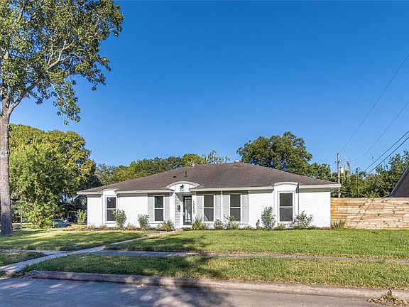 3rd image of 10603 Carlota Ct