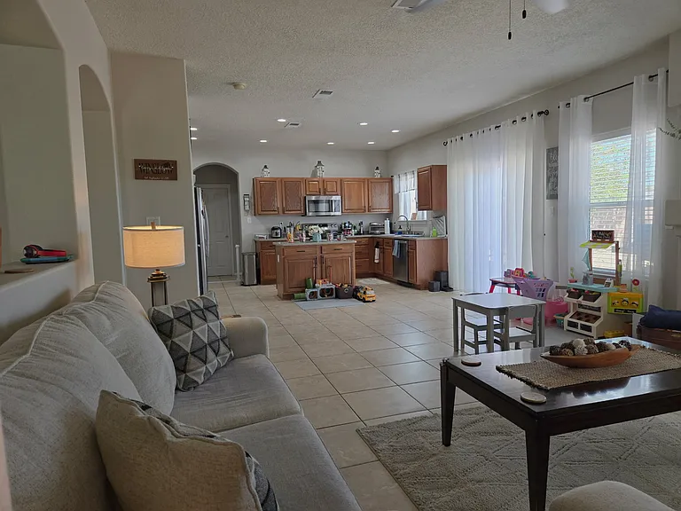 970 Carnival Ct NW — Photo 4