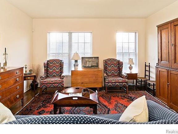 5th image of 510 Graten St