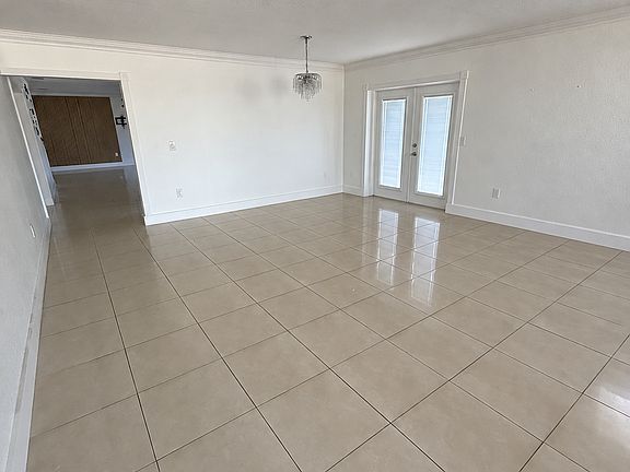 5th image of 526 E 58th St