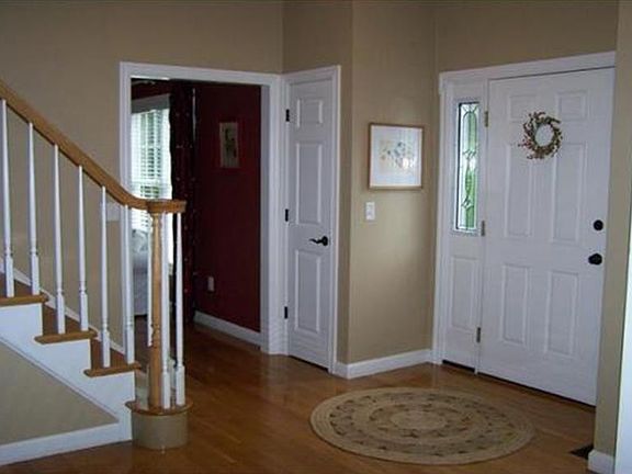 4th image of 176 Blackstone St