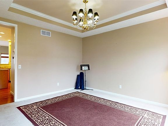 4th image of 1811 Parker Ln