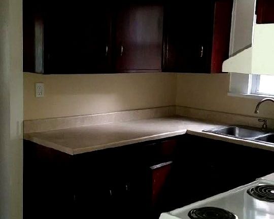 3rd image of 319 Lindenwood Ave