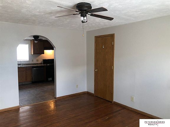 3rd image of 2774 Dupont St