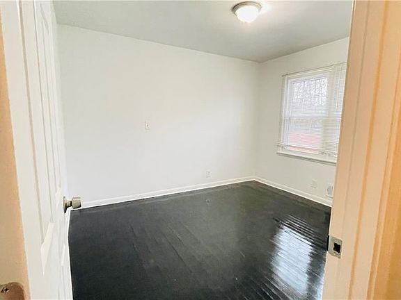 4th image of 850 James St NW