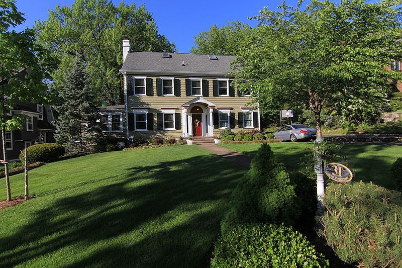 1st image of 31 N Crescent Dr