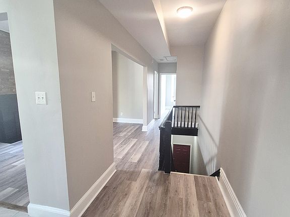 2nd image of 709 1/2 W Clay St #B