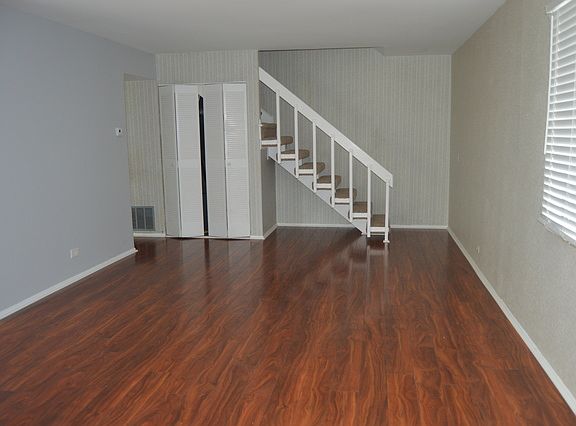 4th image of 114 Windward Dr #B