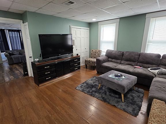 5th image of 155 Grant St