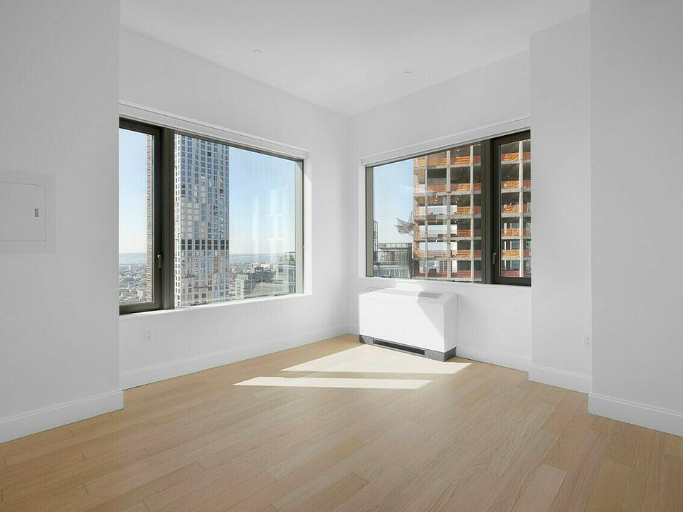 1st image of 10 City Pt APT 35E