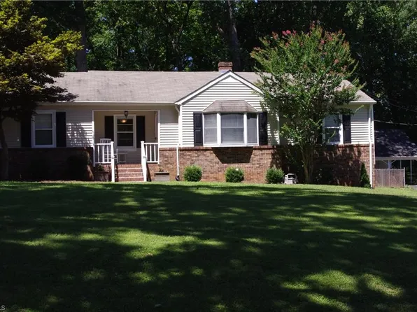 168 Piccadilly Dr, Winston Salem, NC 27104