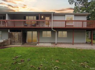 9455 Forestview Cir, Grand Blanc, MI 48439