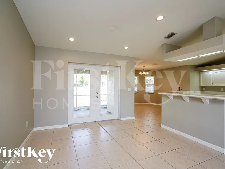 2912 SW 2nd Ave — Photo 4