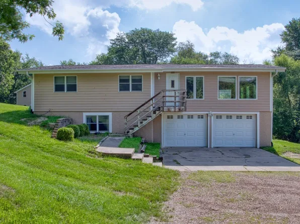 2129 Idaho Dr, Pella, IA 50219