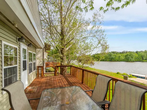 922 Cottage Row Rd, Cedar Falls, IA 50613