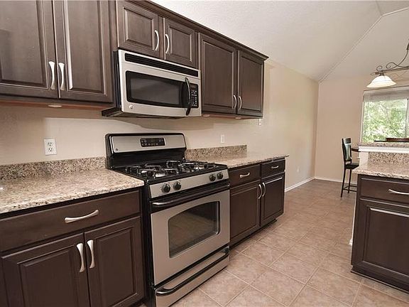 3rd image of 13805 Greinert Dr