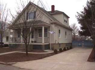 77 Farrell St, Pawtucket, RI 02861