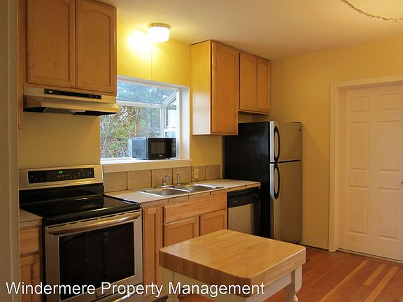 2nd image of 320 East St