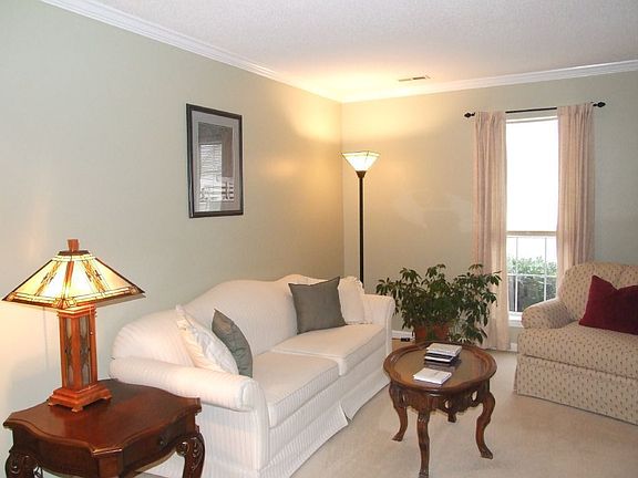 4th image of 208 Rose St