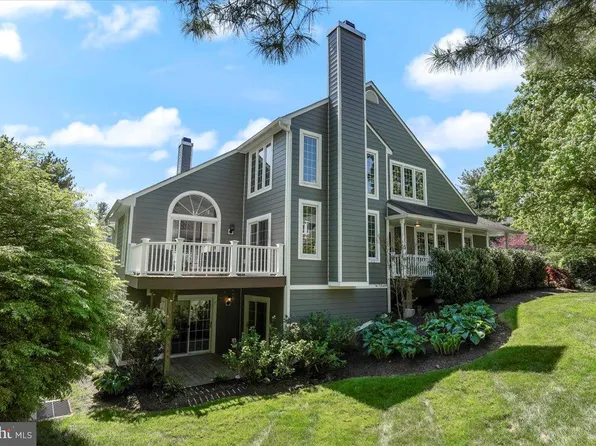 327 S Village Ln, Chadds Ford, PA 19317