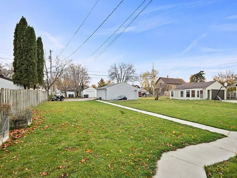 1619 Superior Ave — Photo 6