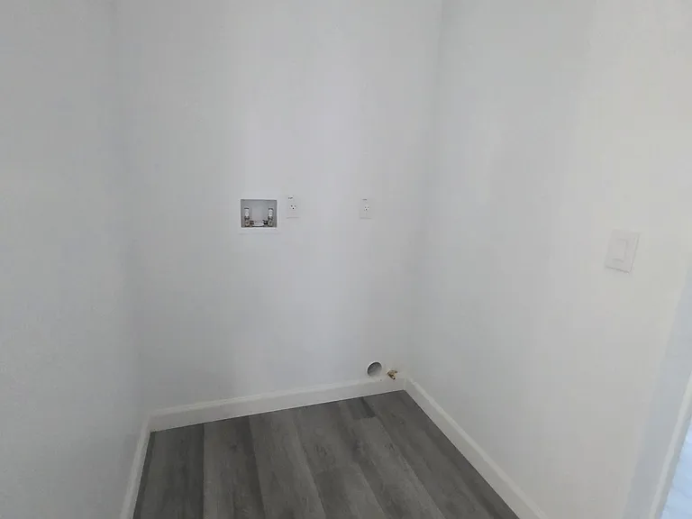 1265 Windsor Dr — Photo 11