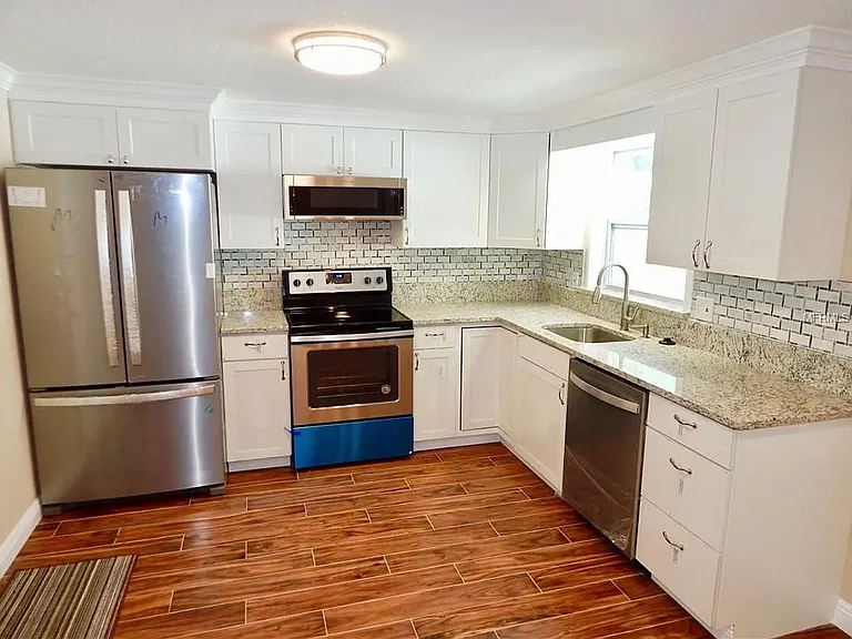 2240 Tahitian Dr — Photo 2