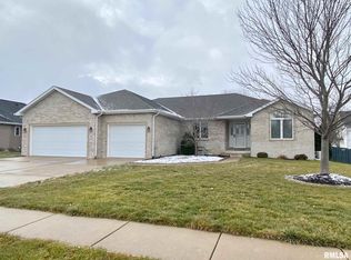 215 Sandstone Dr, Chatham, IL