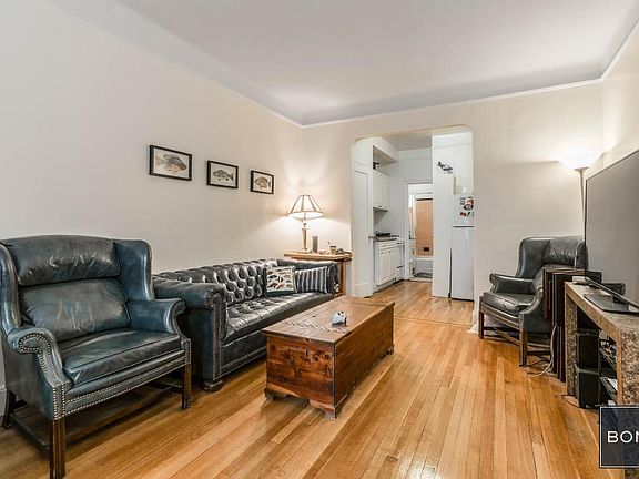 3rd image of 338 E 53rd St APT 1A
