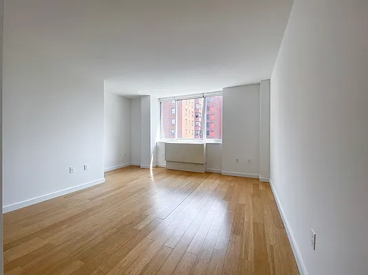 Rented by Kahen Properties | media 49