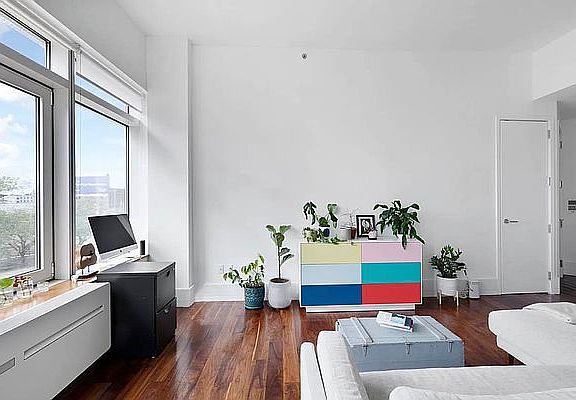 5th image of 1017 Jackson Ave